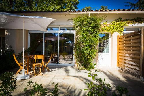 Pézenas Cottage au coeur d'un domaine avec piscines