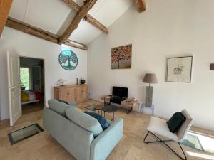 Pézenas Cottage au coeur d'un domaine avec piscines