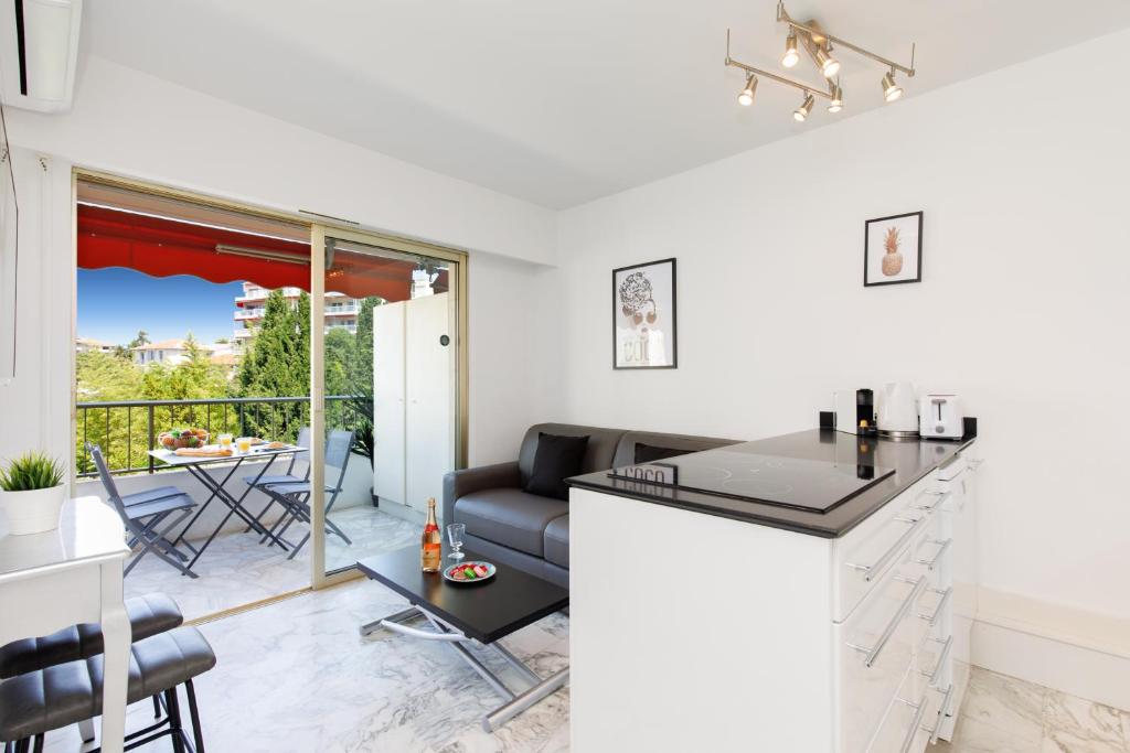 Appartement Phoenix YourHostHelper 6 Rue Cirodde 06400 Cannes