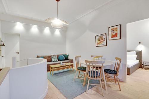 Pick A Flat's Apartment in Neuilly sur Seine - Avenue Charles de Gaulle