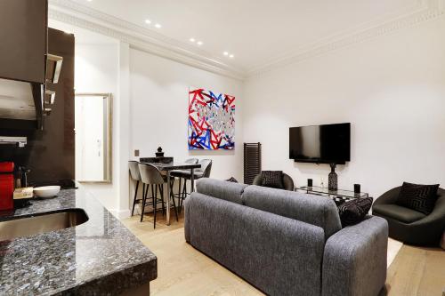 Pick A Flat's Apartment in Triangle d'Or - Pierre 1er de Serbie