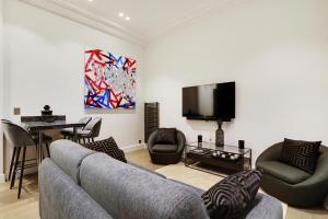 Pick A Flat's Apartment in Triangle d'Or - Pierre 1er de Serbie