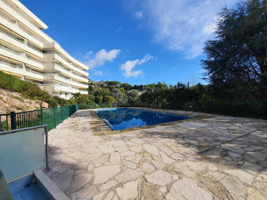 Pierre Longue by Welcome to Cannes 45 boulevard Leader, 06150 Cannes