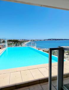 Pink Front de mer piscine Rooftop YourHostHelper