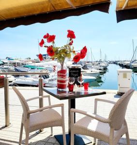 Pink Front de mer piscine Rooftop YourHostHelper