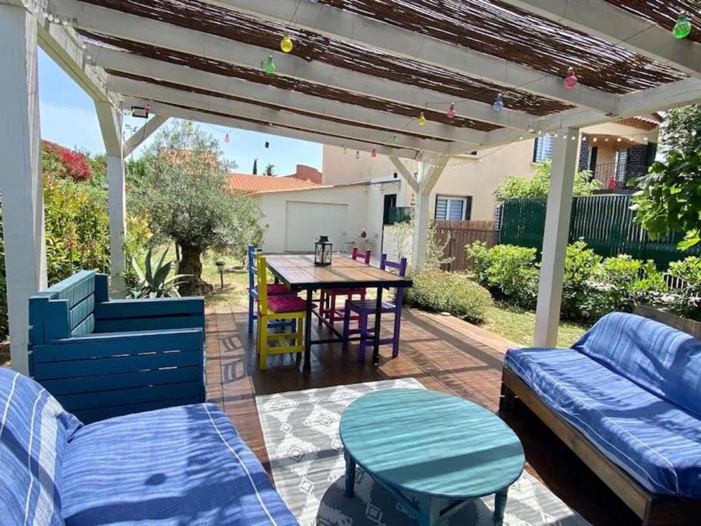 PISCINE, JARDIN, PARKING, 5 lit, 1500m cité,WIFI