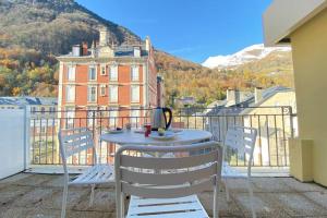 Place de la Mairie. Joli T2 4P - Terrasse et vue.