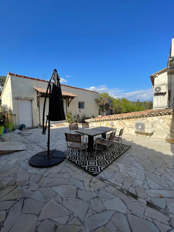 Place de la mairie T2 type loft 70m2 terrasse 35m2 65110 Cauterets