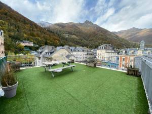 Place de la mairie T2 type loft 70m2 terrasse 35m2