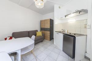 Place de la Trémoille - petit studio fonctionnel