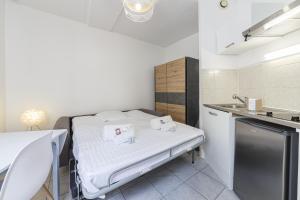 Place de la Trémoille - petit studio fonctionnel