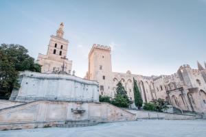 Appartement PLACE DU PALAIS DES PAPES 3 chambres Parking Climatisation 3 Salles de bain 1er étage 17 Place du Palais 84000 Avignon Provence-Alpes-Côte d\'Azur