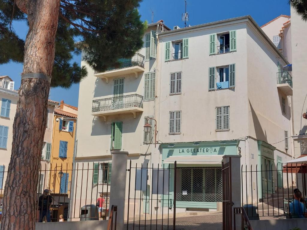 Appartement Place Suquet Cannes 27 Rue du Suquet 06400 Cannes