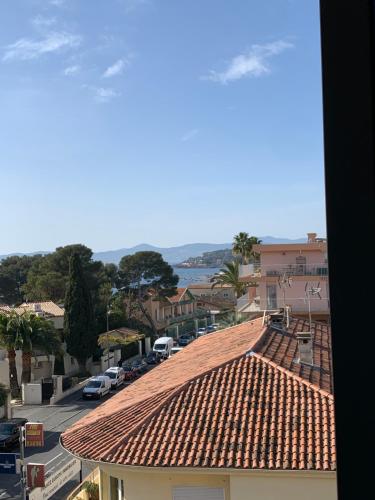 Plage à 200 mètres. Vue mer et Esterel ! Rénové