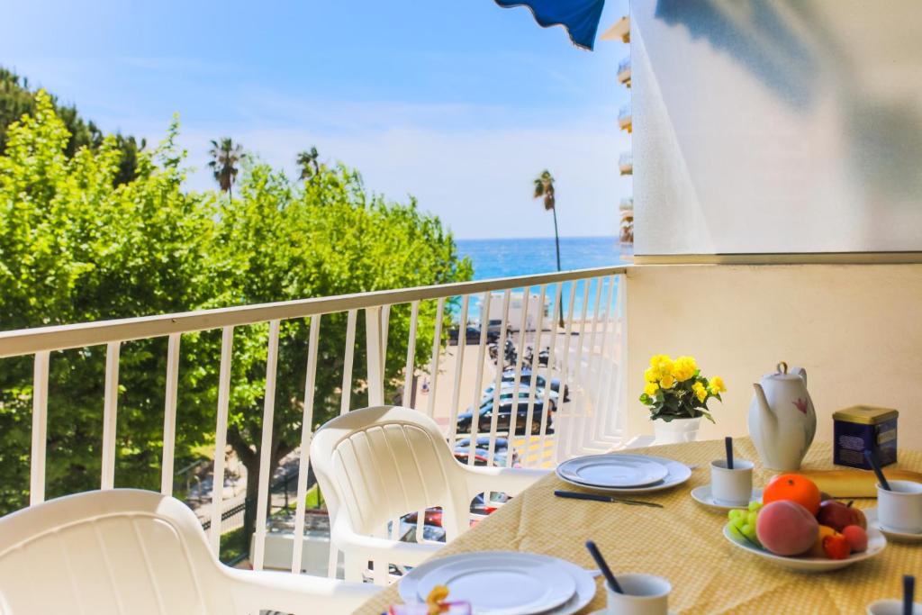 PLAGE DU MIDI AP4145 Laugier 15, 06400 Cannes