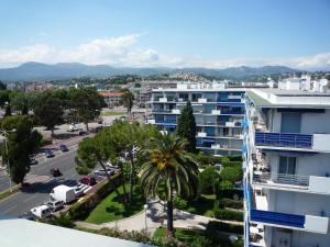 Plage et hippodrome. Parking