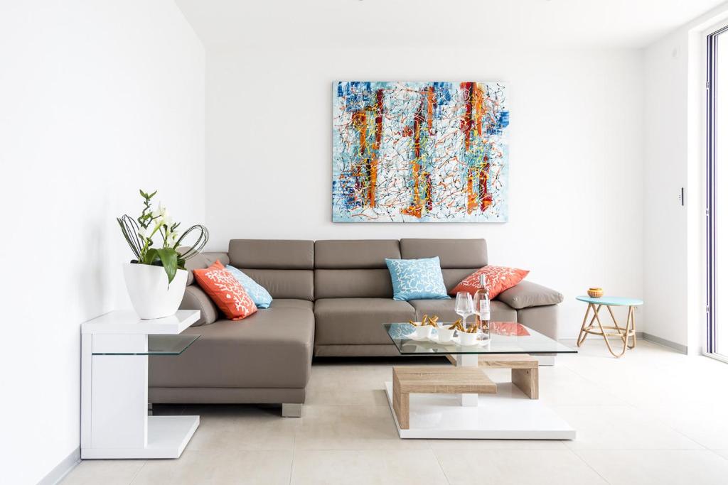 PLAGE Ground floor apartment on seafront with large terrace 1 Avenue Laugier, 06400 Cannes