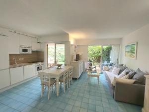 Appartement Plage la Salis 3 chambres, Jardin - 3 bedrooms Le Libeccio 42 Avenue de la Salis 06160 Antibes Provence-Alpes-Côte d\'Azur