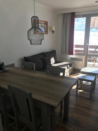 PLAGNE SOLEIL appart 5 pers - sud - skis aux pieds - vue piste