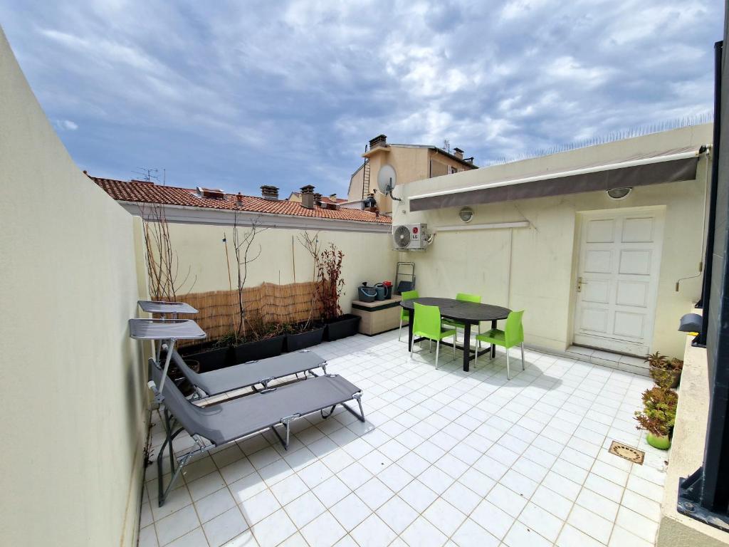 Appartement Plein centre Appartement climatisé et spacieux avec grande terrasse sur le toit à Nice 11 Avenue du Marechal Foch 06000 Nice