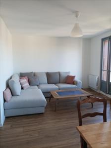 Appartement Plein centre, T3, 2ch, balcon et vue 11 Rue François Besse 34140 Mèze Languedoc-Roussillon