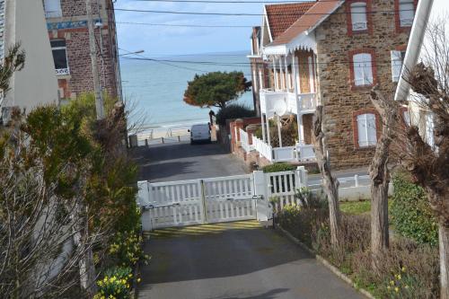 pleneuf val andre appart vue mer 2 à 4 personnes
