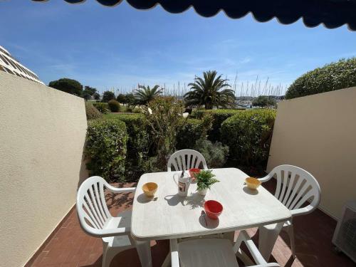 Appartement Appartement Port Camargue, 1 pièce, 4 personnes - FR-1-250-232 1 AVENUE DU CENTURION ENTREE 3- RDC N°1020 - PK COMMUN Le Grau-du-Roi