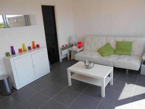 Appartement Appartement Port Camargue, 1 pièce, 4 personnes - FR-1-250-240 14 ROUTE DES MARINES ENTREE 14 - 3 EME ETAGE - APPARTEMENT 410 - PK COM Le Grau-du-Roi