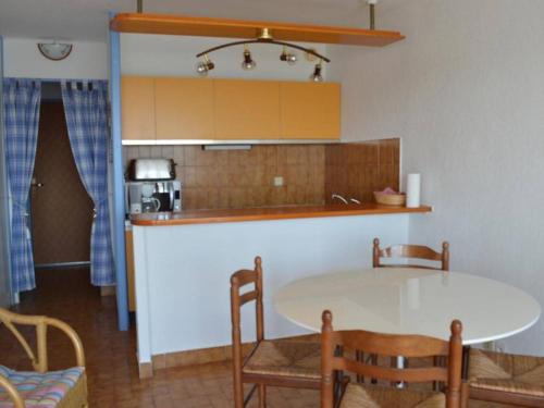 Appartement Appartement Port Camargue, 2 pièces, 4 personnes - FR-1-250-56 Appartement NÂ° 435 - Entree D - 4E Etage - Pk 672 - 4 Rue De L Hermione - Le Grau-du-Roi