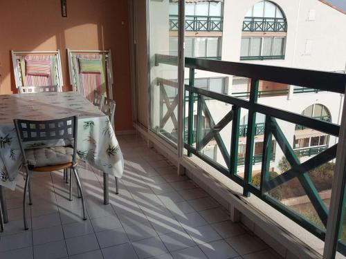 Appartement Appartement Port Camargue, 3 pièces, 6 personnes - FR-1-250-192 340 AVENUE DE LA LAUNE ENTREE B - ETAGE 3 - PORTE 87 - GARAGE N°87 Le Grau-du-Roi