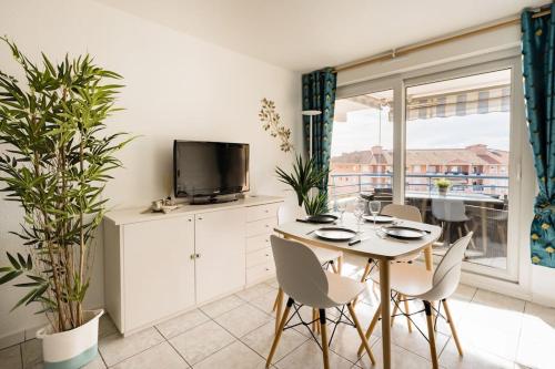 PORT-FREJUS, appartement 2 pièces climatisé, terrasse & parking