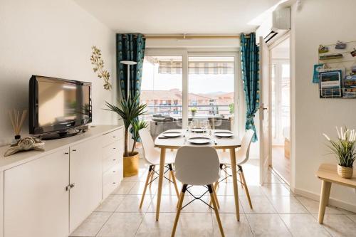 PORT-FREJUS, appartement 2 pièces climatisé, terrasse & parking
