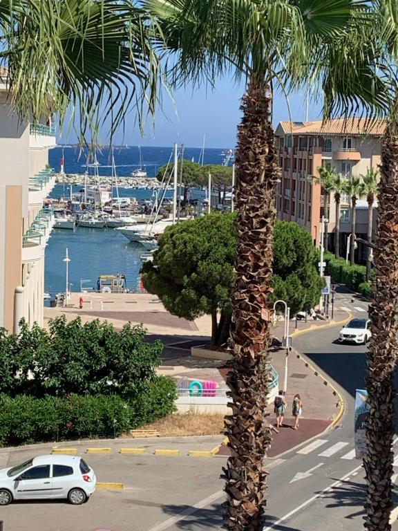 Port Frejus - Le Romanée - Appartement vue mer - 2 Chambres Rue des Forces Françaises Libres, 83600 Fréjus