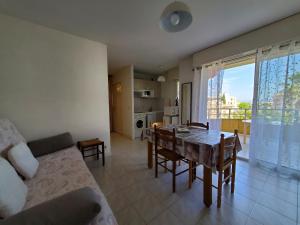 Appartement Port FREJUS Rives Latines Studio Cabine 30 m2 4 Pe des forces françaises libres, C, 450 83600 Fréjus Provence-Alpes-Côte d\'Azur