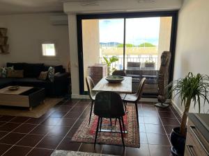 PORT GRIMAUD GOLFE ST TROPEZ BEL APPARTEMENT