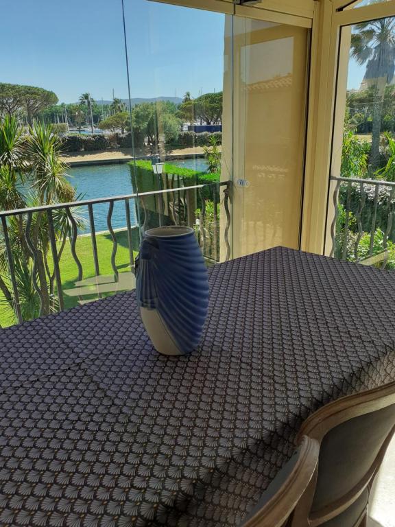 Appartement PORT GRIMAUD T2 50 M A PIEDS PLAGE 1 Rue de la Giscle 83310 Grimaud