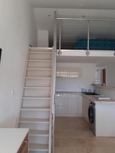 PORT GRIMAUD T2 50 M A PIEDS PLAGE