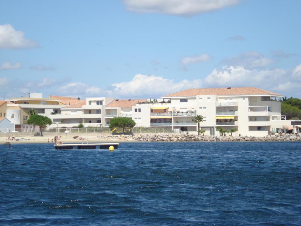 Port Mezua 7 Rue de la Méditerranée, 34140 Mèze