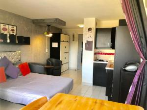 Appartement PORT VENUS RESIDENCE - Studio pour 2 Personnes 924 Entrée Village naturiste rond point du Bagnas 34300 Le Cap d\'Agde Languedoc-Roussillon