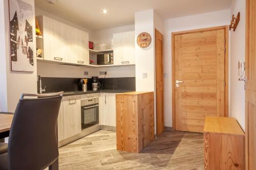 PORTES DU PLENEY 001