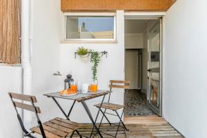 Porto Stanza - 1BR Flat Downtown with Patio by LovelyStay