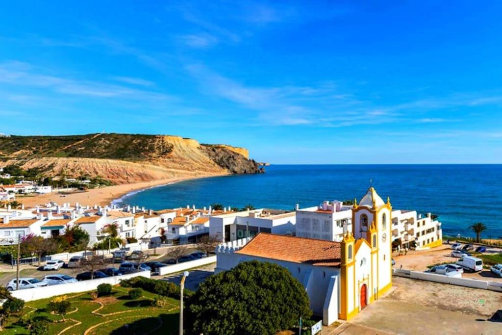 PORTUGAL HOLIDAYS 1 Rua Luz Bay Club, 8600-150 Luz