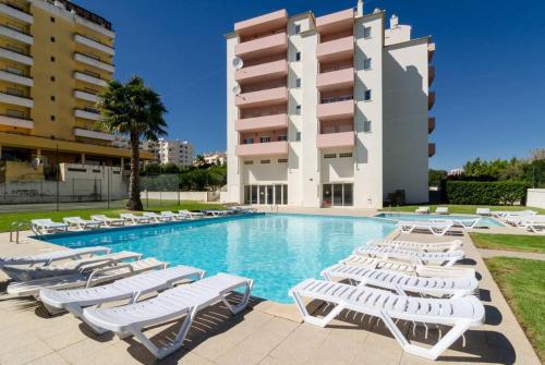 Praia da Rocha, Algarve Sunny Apartment
