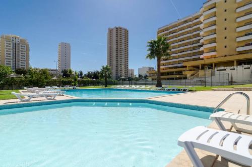 Praia da Rocha, Algarve Sunny Apartment
