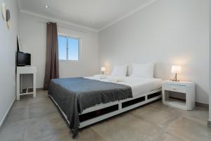 Praia da Rocha Bliss W/ Balcony - 5min walk to the beach - by LovelyStay
