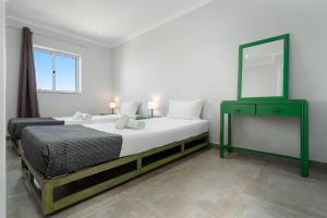 Praia da Rocha Bliss W/ Balcony - 5min walk to the beach - by LovelyStay