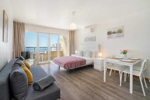 Praia da Rocha, Frontal Sea View, Wonderful Studio, Air Conditioning, two Pools, Internet, Parking - Jardins da Rocha by IG
