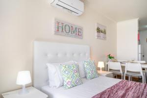 Praia da Rocha, Frontal Sea View, Wonderful Studio, Air Conditioning, two Pools, Internet, Parking - Jardins da Rocha by IG