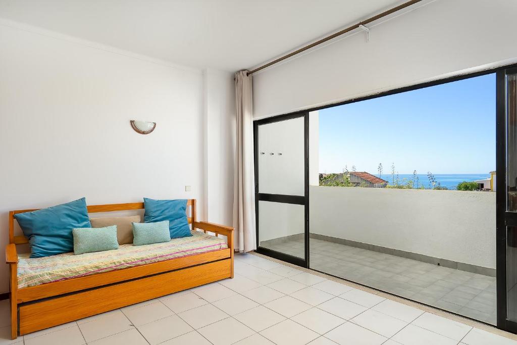 Praia da Rocha Wonder w/ Balcony by LovelyStay Avenida Tomás Cabreira Edificio Torre da Rocha 3 404B, 8500-802 Portimão