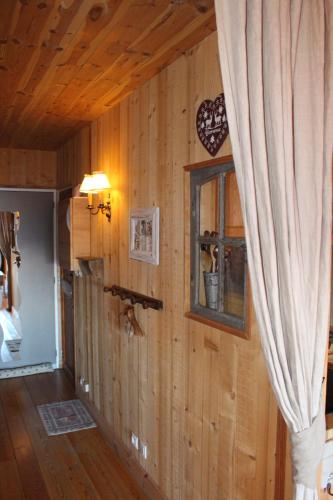Praloup 1600 beau studio avec très belle vue
